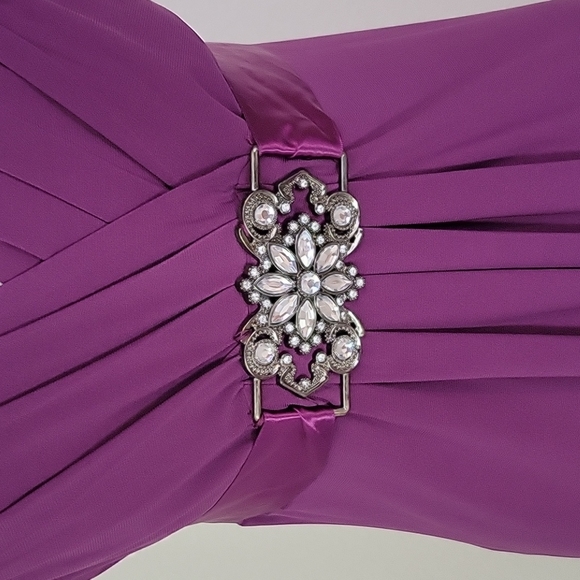 Beautiful Formal/Party Dress - Picture 3 of 9